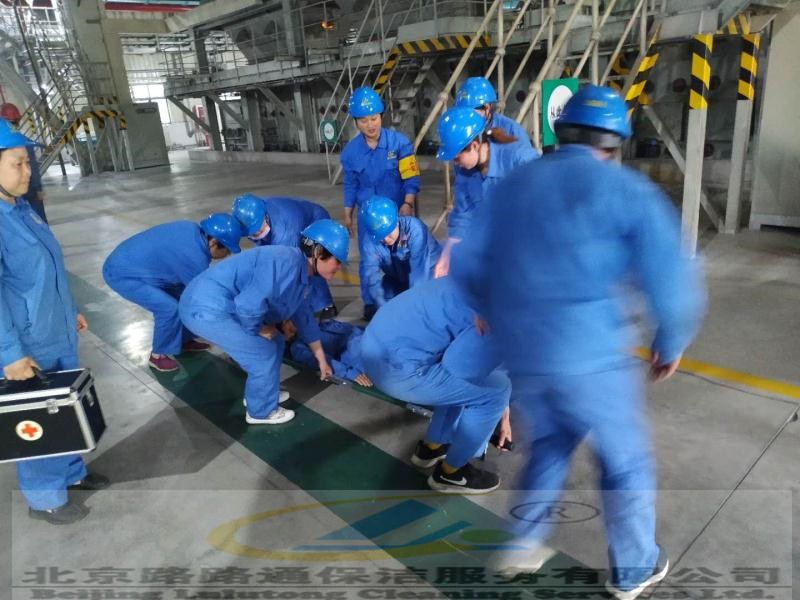 車間員工參加現(xiàn)場急救演練(圖2)