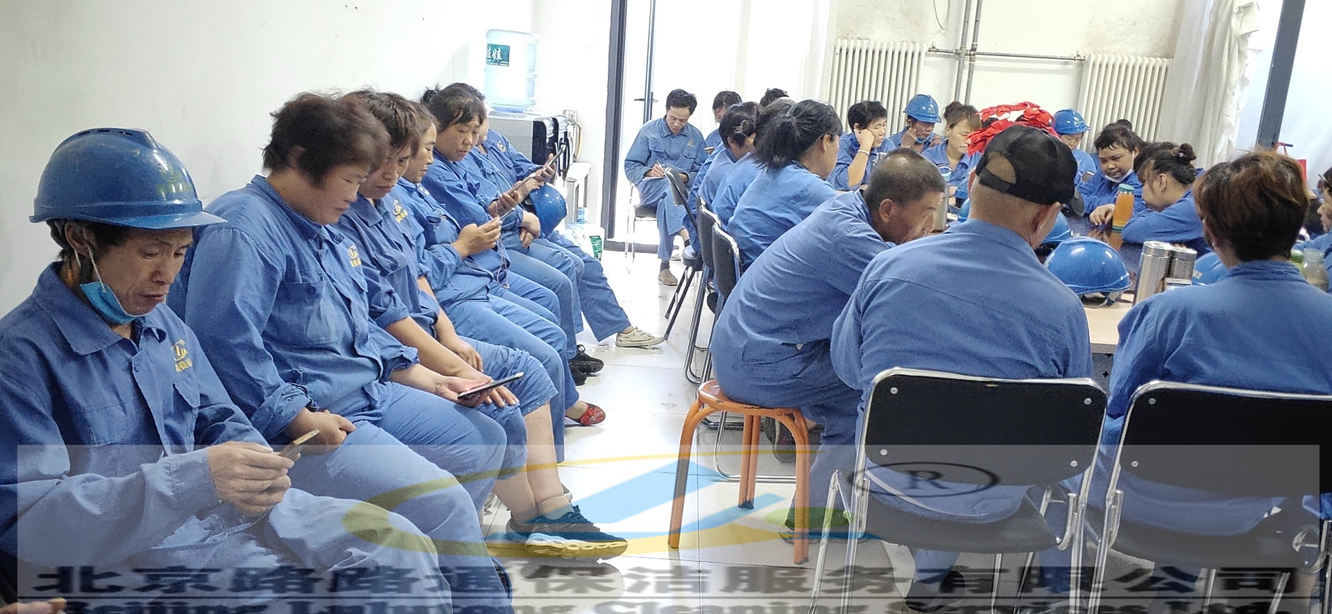 項(xiàng)目組織員工觀看消防視頻(圖1)