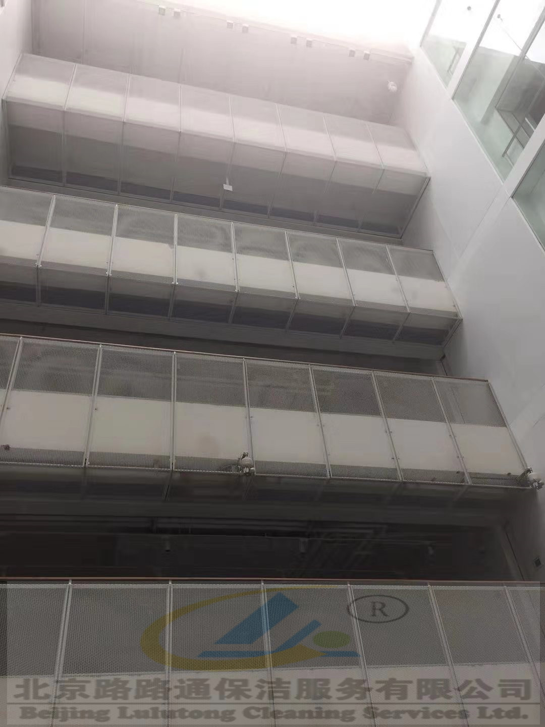 商場開荒現(xiàn)場(圖1)